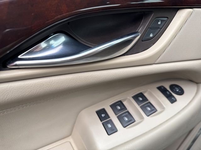 Cadillac Escalade ESV Vehicle Full-screen Gallery Image 23