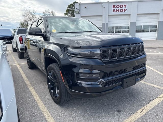 Jeep Grand Wagoneer Vehicle Full-screen Gallery Image 07