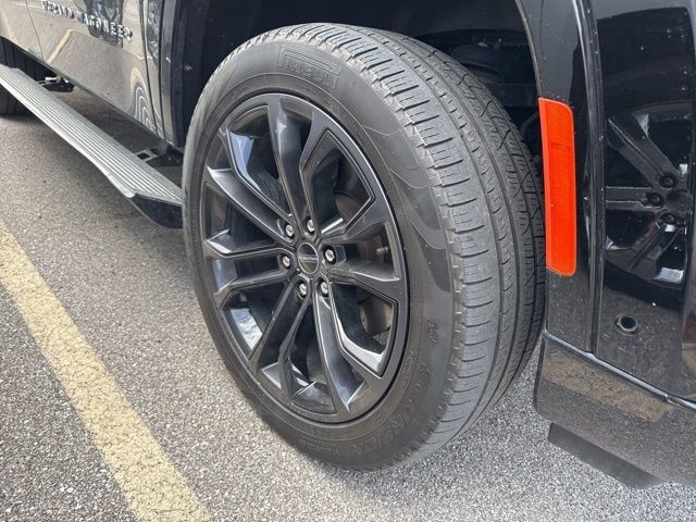 Jeep Grand Wagoneer Vehicle Full-screen Gallery Image 09