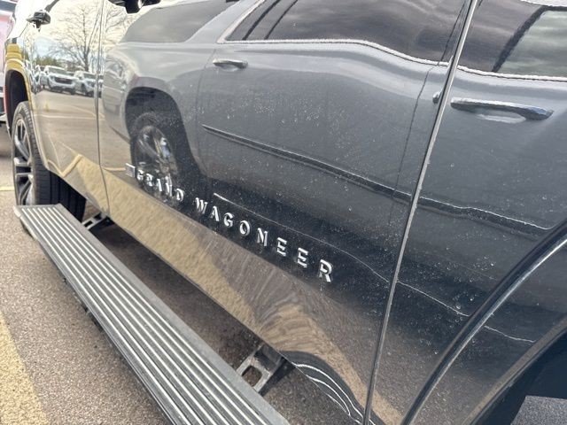 Jeep Grand Wagoneer Vehicle Full-screen Gallery Image 11