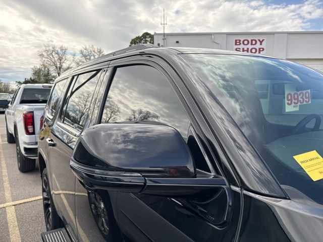 Jeep Grand Wagoneer Vehicle Full-screen Gallery Image 13