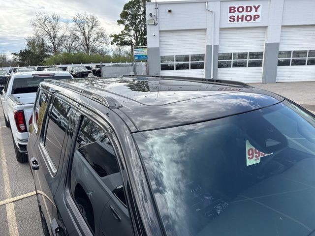 Jeep Grand Wagoneer Vehicle Full-screen Gallery Image 14