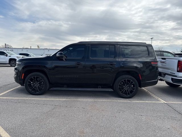 Jeep Grand Wagoneer Vehicle Full-screen Gallery Image 15