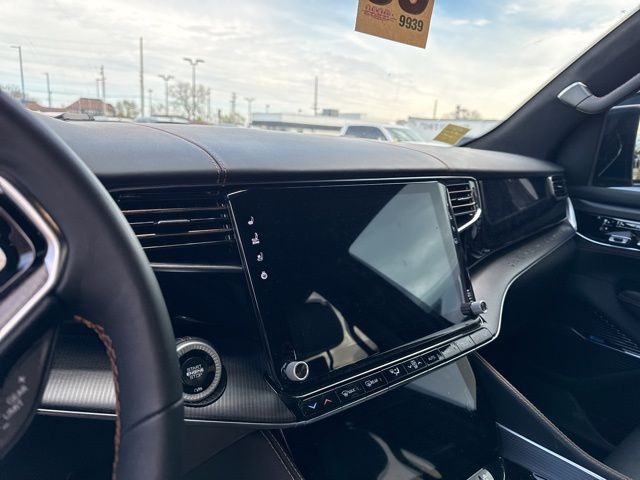 Jeep Grand Wagoneer Vehicle Full-screen Gallery Image 20