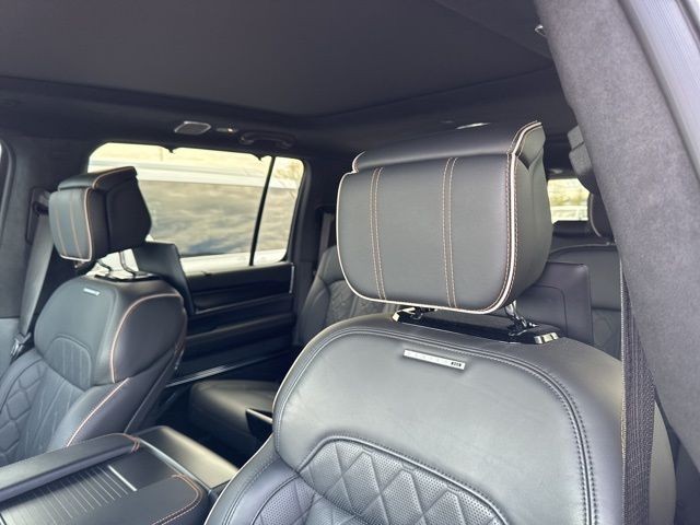 Jeep Grand Wagoneer Vehicle Full-screen Gallery Image 21