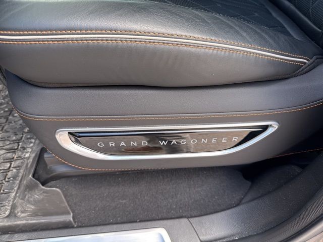 Jeep Grand Wagoneer Vehicle Full-screen Gallery Image 22