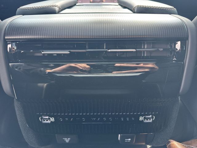 Jeep Grand Wagoneer Vehicle Full-screen Gallery Image 26