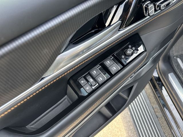 Jeep Grand Wagoneer Vehicle Full-screen Gallery Image 28