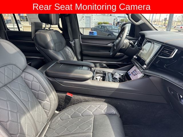 Jeep Grand Wagoneer Vehicle Full-screen Gallery Image 32