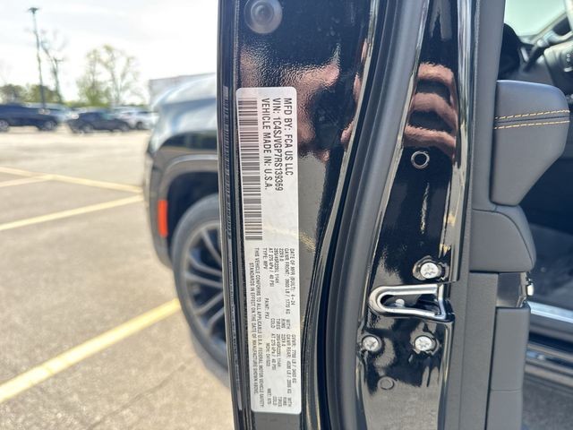 Jeep Grand Wagoneer Vehicle Full-screen Gallery Image 37