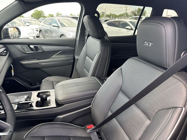 Buick Enclave Vehicle Full-screen Gallery Image 11
