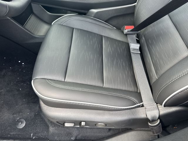 Buick Enclave Vehicle Full-screen Gallery Image 12