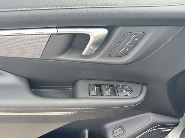 Buick Enclave Vehicle Full-screen Gallery Image 13