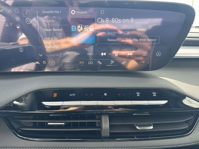 Buick Enclave Vehicle Full-screen Gallery Image 16