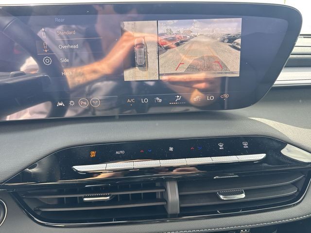 Buick Enclave Vehicle Full-screen Gallery Image 17
