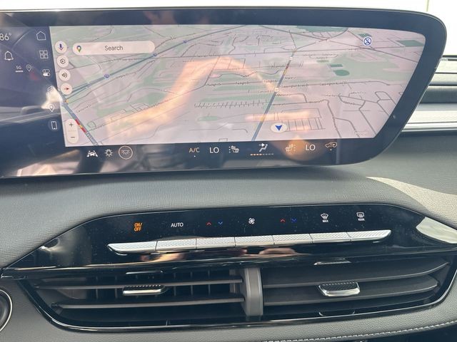 Buick Enclave Vehicle Full-screen Gallery Image 18