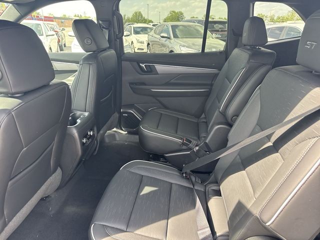 Buick Enclave Vehicle Full-screen Gallery Image 22