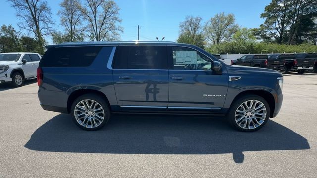 GMC Yukon XL Vehicle Full-screen Gallery Image 09
