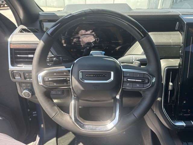 GMC Yukon XL Vehicle Full-screen Gallery Image 14