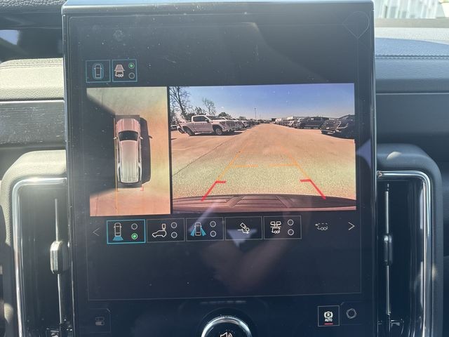 GMC Yukon XL Vehicle Full-screen Gallery Image 17