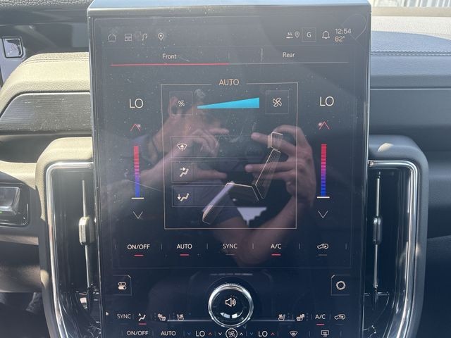 GMC Yukon XL Vehicle Full-screen Gallery Image 19