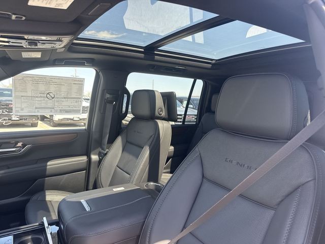 GMC Yukon XL Vehicle Full-screen Gallery Image 22