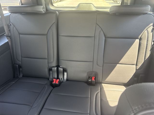 GMC Yukon XL Vehicle Full-screen Gallery Image 24