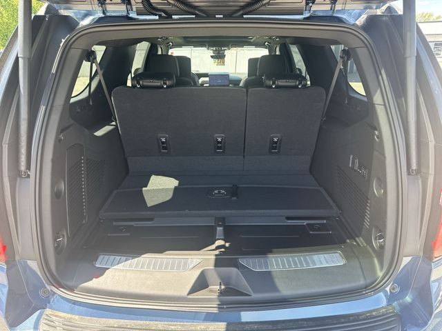 GMC Yukon XL Vehicle Full-screen Gallery Image 25