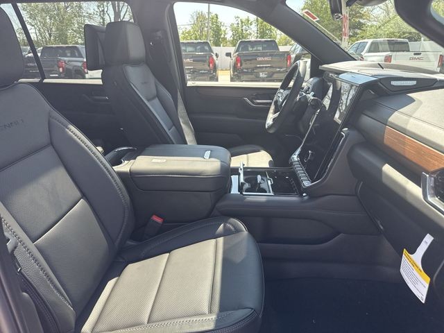 GMC Yukon XL Vehicle Full-screen Gallery Image 26