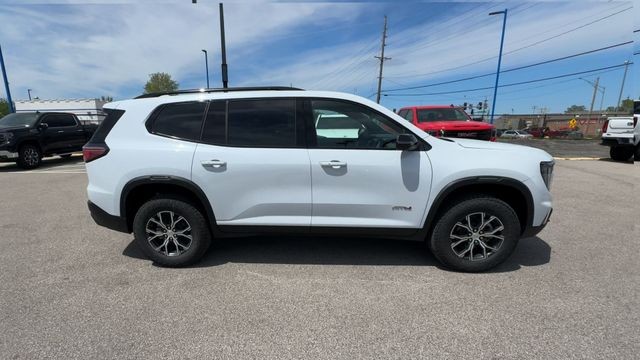 GMC Acadia Vehicle Full-screen Gallery Image 09