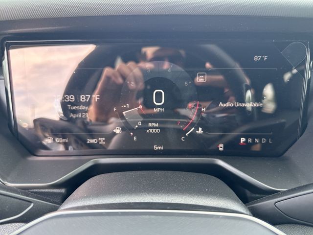 GMC Acadia Vehicle Full-screen Gallery Image 15