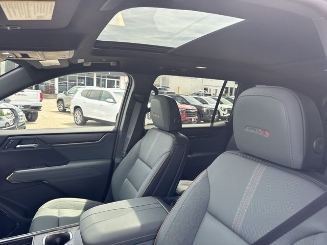 GMC Acadia Vehicle Full-screen Gallery Image 22