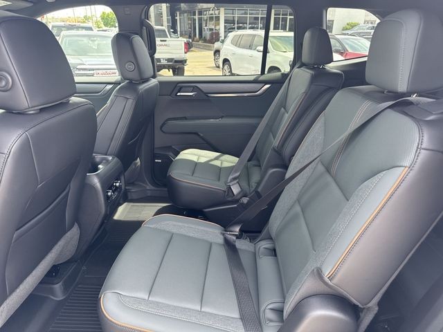 GMC Acadia Vehicle Full-screen Gallery Image 23