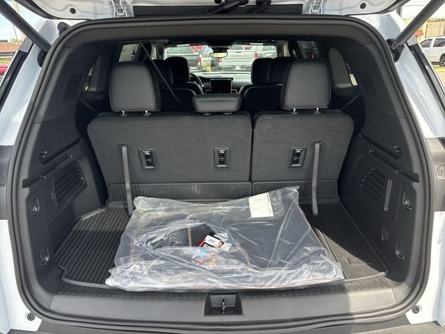 GMC Acadia Vehicle Full-screen Gallery Image 25
