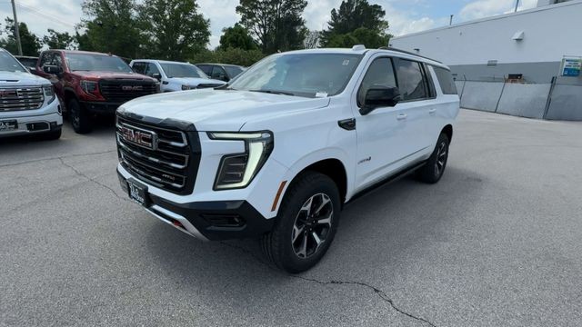 GMC Yukon XL Vehicle Full-screen Gallery Image 04