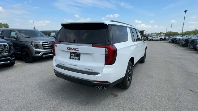 GMC Yukon XL Vehicle Full-screen Gallery Image 08