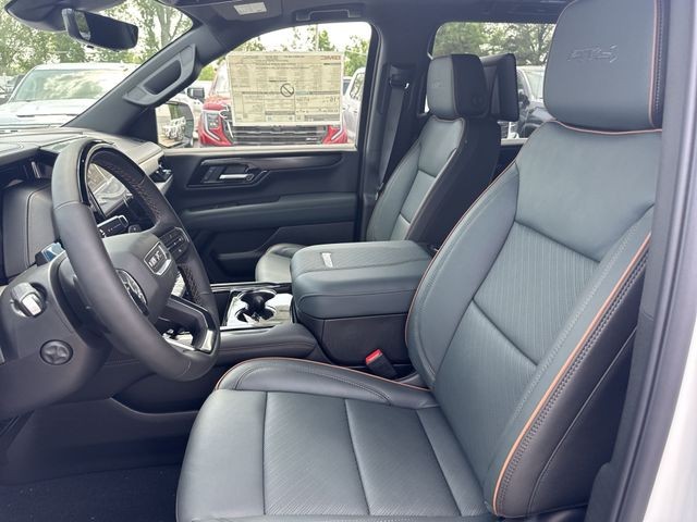 GMC Yukon XL Vehicle Full-screen Gallery Image 11