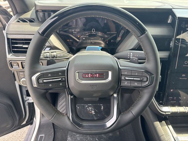 GMC Yukon XL Vehicle Full-screen Gallery Image 14