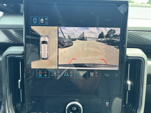 GMC Yukon XL Vehicle Full-screen Gallery Image 17