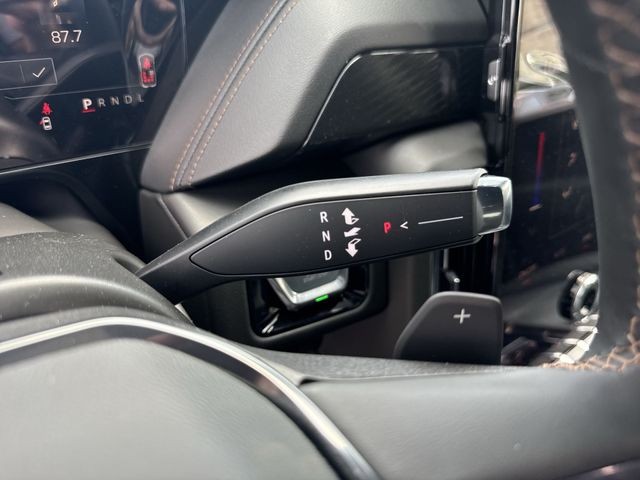 GMC Yukon XL Vehicle Full-screen Gallery Image 20