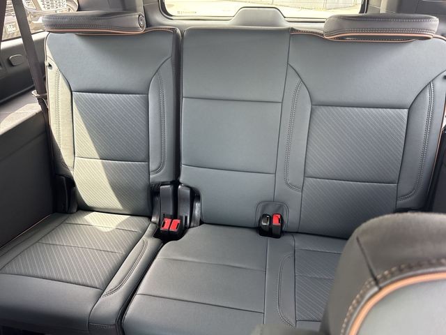 GMC Yukon XL Vehicle Full-screen Gallery Image 24