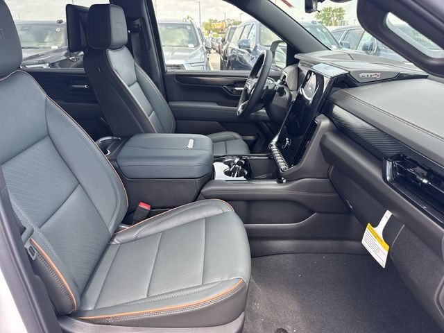 GMC Yukon XL Vehicle Full-screen Gallery Image 26