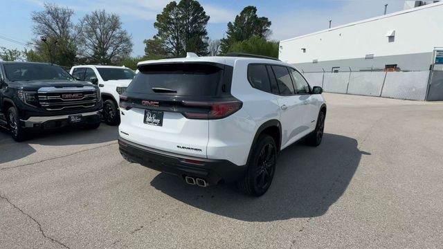 GMC Acadia Vehicle Full-screen Gallery Image 08