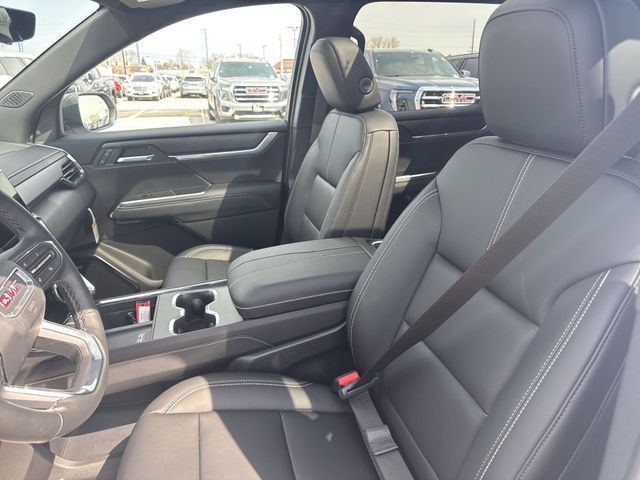 GMC Acadia Vehicle Full-screen Gallery Image 11