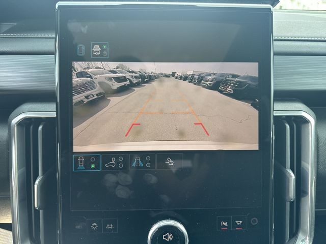 GMC Acadia Vehicle Full-screen Gallery Image 17