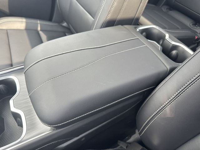 GMC Acadia Vehicle Full-screen Gallery Image 21