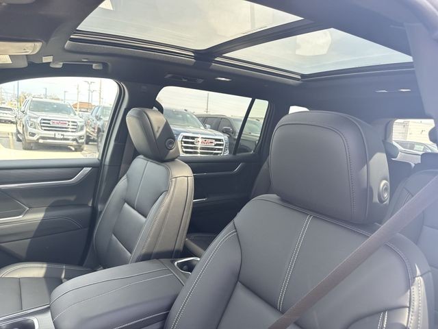 GMC Acadia Vehicle Full-screen Gallery Image 22