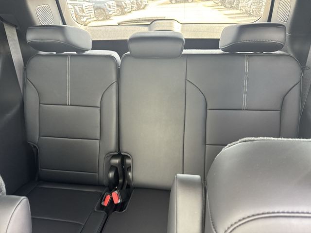 GMC Acadia Vehicle Full-screen Gallery Image 24