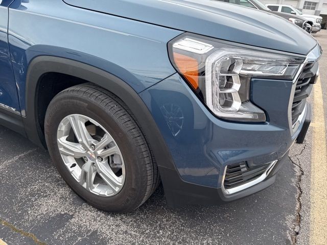 GMC Terrain Vehicle Full-screen Gallery Image 09