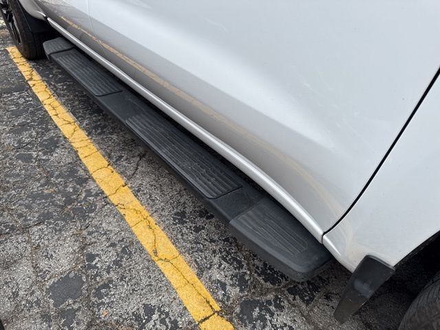 Chevrolet Silverado 1500 Vehicle Full-screen Gallery Image 14